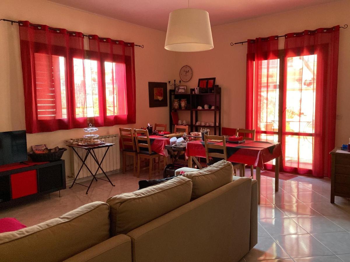 B&B Il Rosso E Il Nero Zafferana Etnea Luaran gambar