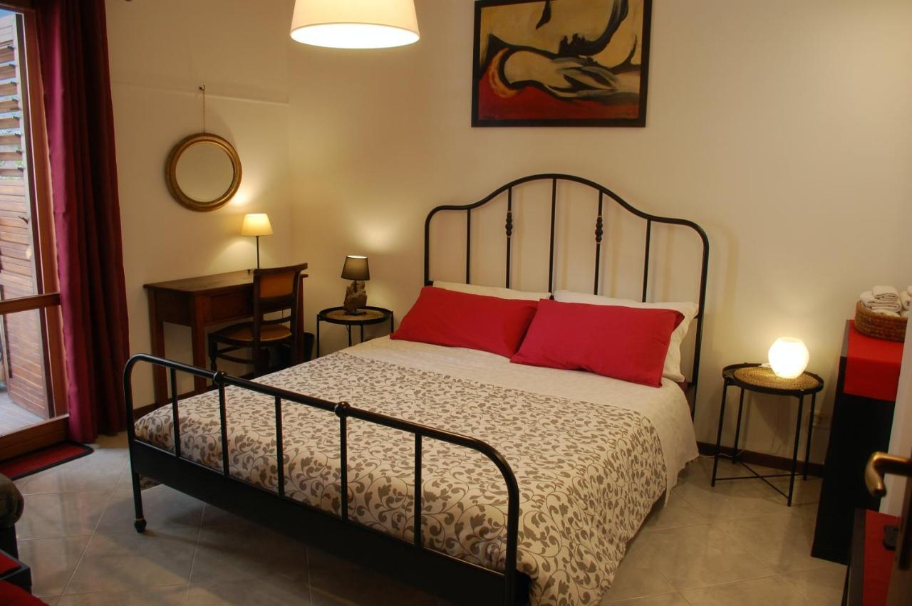 B&B Il Rosso E Il Nero Zafferana Etnea Luaran gambar